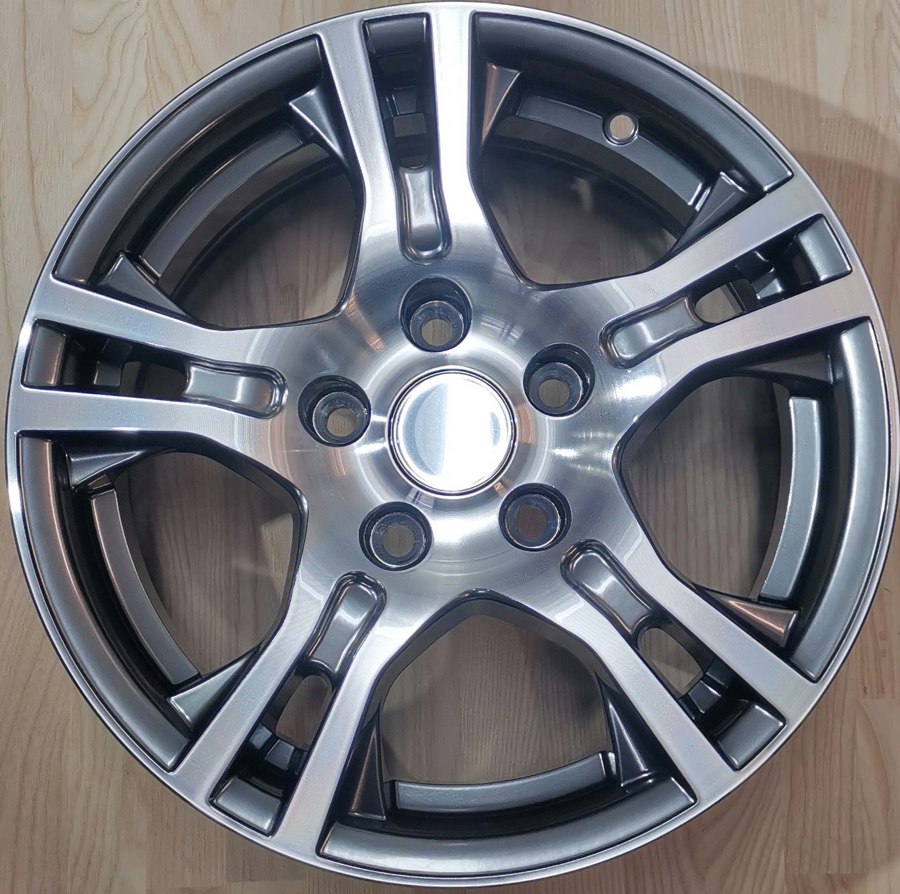 Tomason TR7 6,0x15" 5x112 ET30 Hyper Black Polished