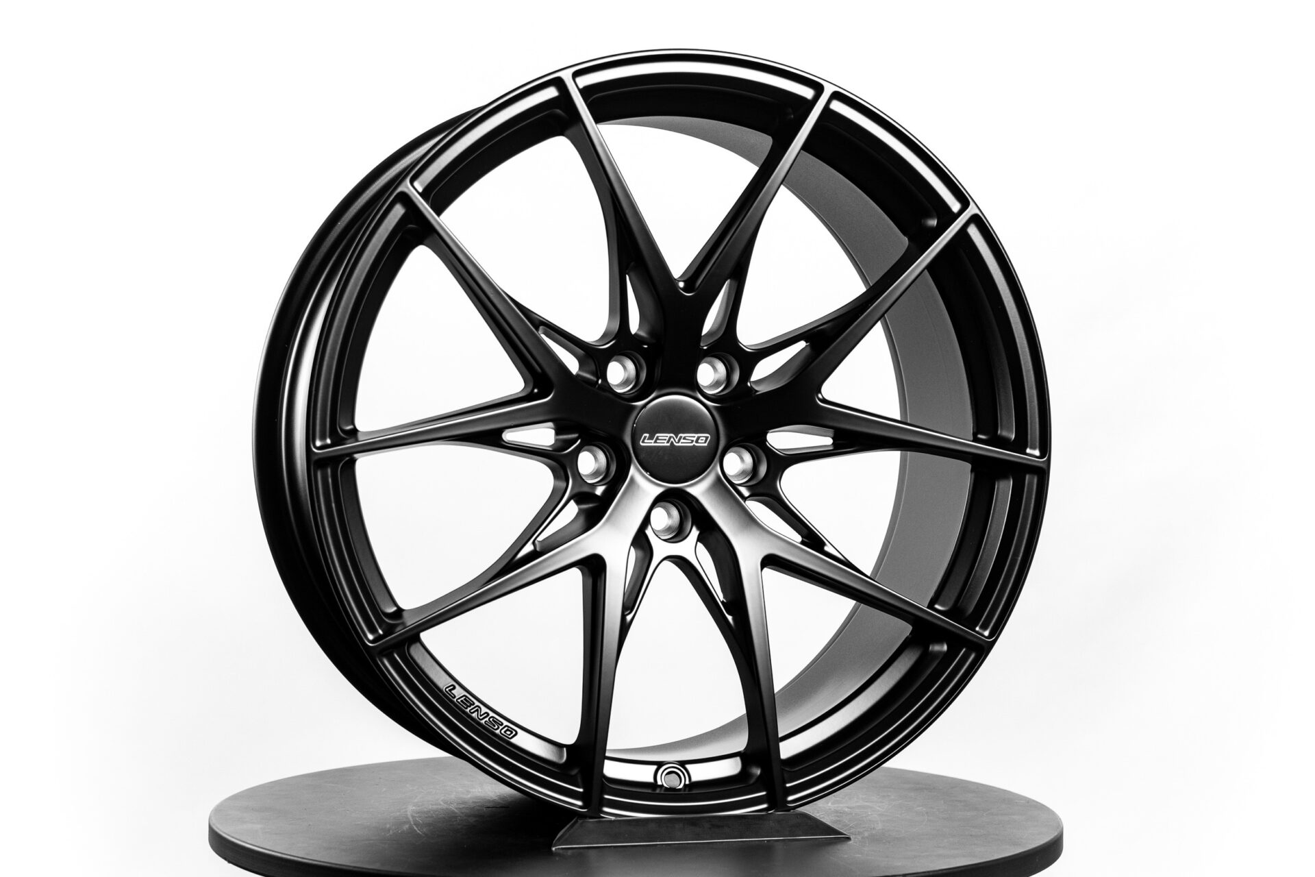 Lenso Dyna2 8,5x19" 5x108 ET40 Ø73,1 Satin Black