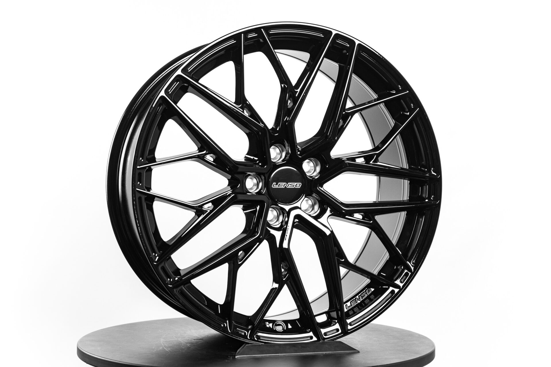 Lenso Jäger-Ventus 8,5x19" 5x114,3 ET40 Ø73,1 Glossy black