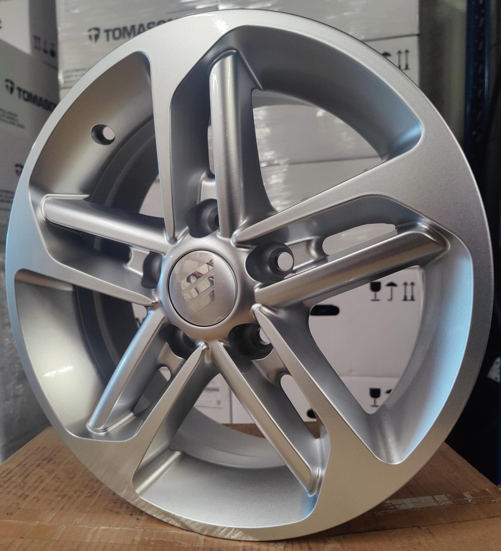 MAK GSM10 6J15 5X112 cb67 ET30 Silver (hymer OEM)